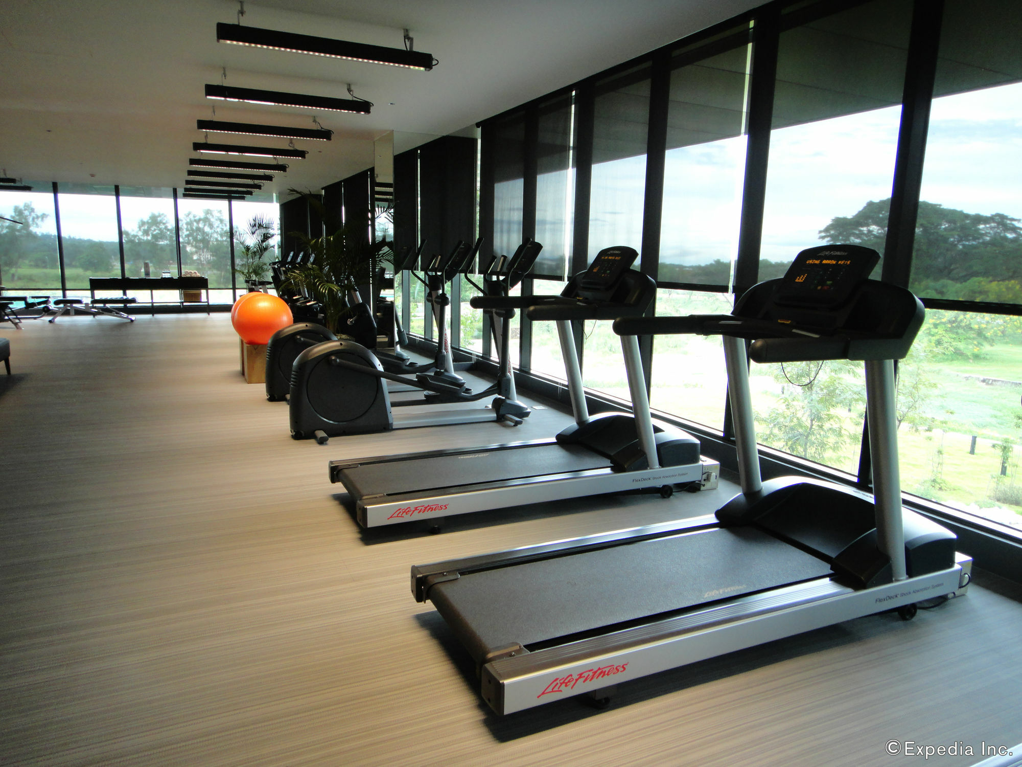 มิโดริ คล้าค โฮเต็ล แอนด์ คาสิโน Hotel Clark Field ภายนอก รูปภาพ